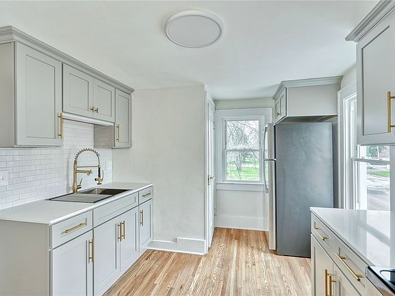 3rd image of 1796 Long Pond Rd