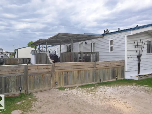 5406 52nd St #7, Tofield, AB T0B 4J0