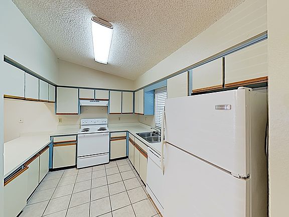 2nd image of 32829 Blossom Ln