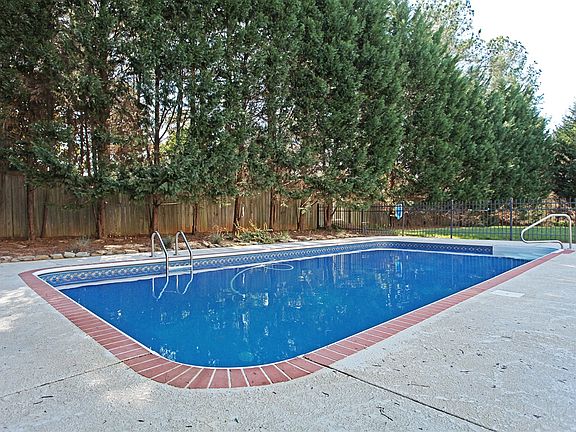 3rd image of 4711 Heatherton Pl