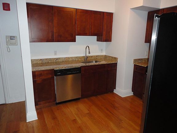2nd image of 809 22nd St APT 1201B