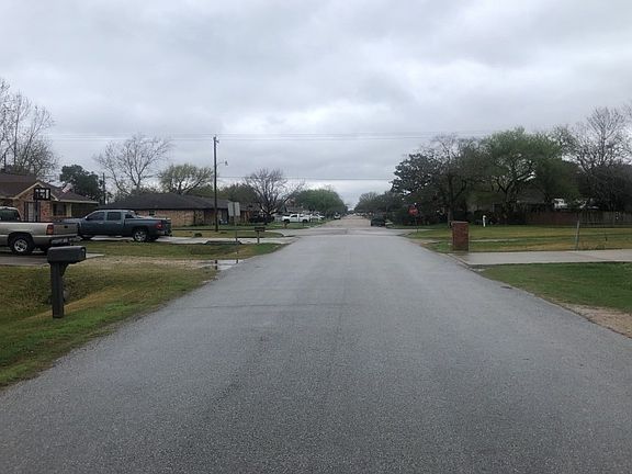 5th image of 2418 33rd Ave N