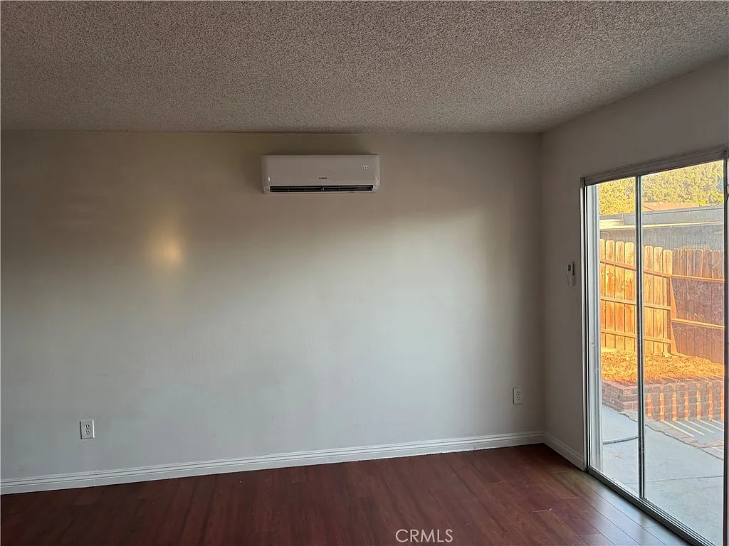 3 bed, 1.5 bath, 1380 sqft, $3,100 — Photo 3