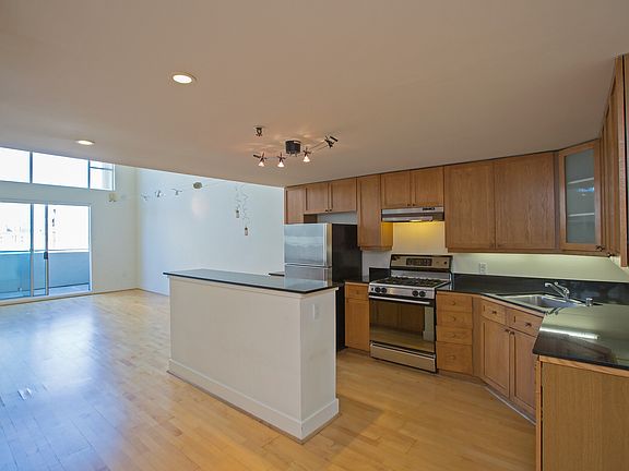 4th image of 39 Boardman Pl APT 204