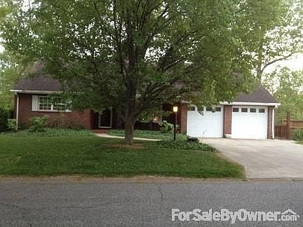 Wilshire view
						:
						street view with Bradford Pear Tree in bloom