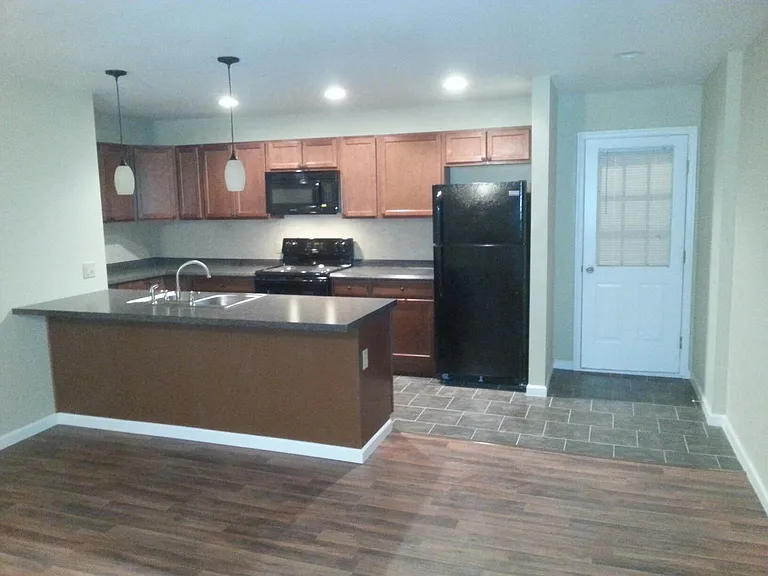 94 Front St #1 — Photo 2