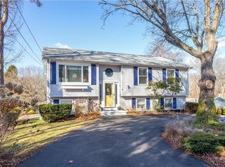 4 Pepper Bush Trl, Saunderstown, RI 02874
