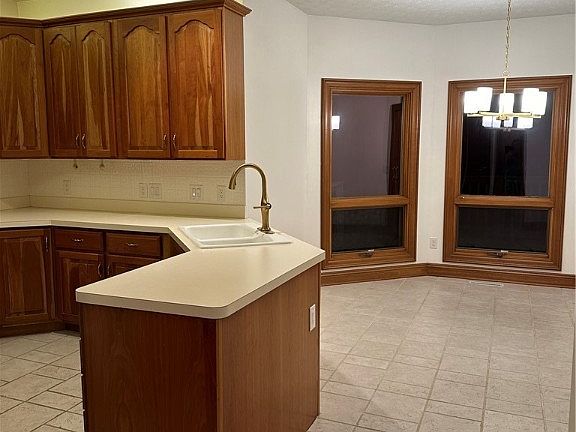 3rd image of 4165 Royalwood Rd