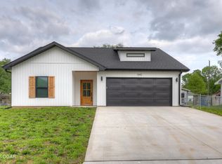 1642 Glenwood Pl, Carthage, MO 64836