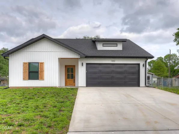 1642 Glenwood Pl, Carthage, MO 64836