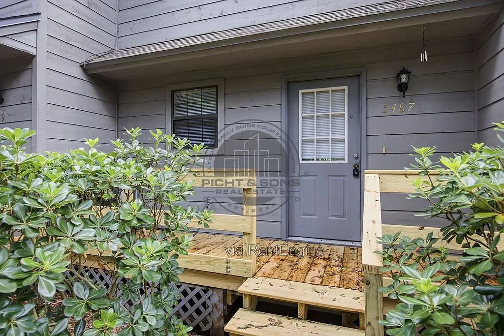 2 bed, 1.5 bath, 1024 sqft, $1,100 — Photo 2