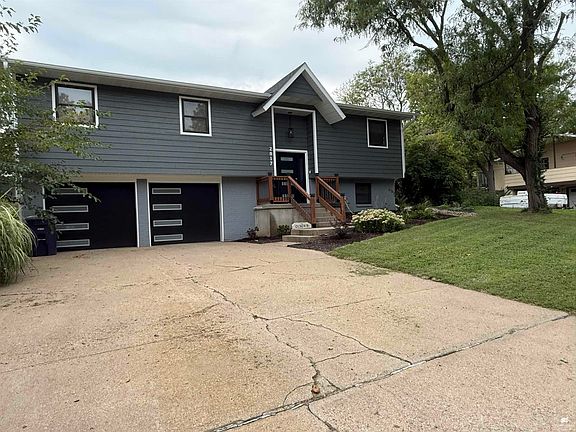 2nd image of 2017 Blue Hills Rd