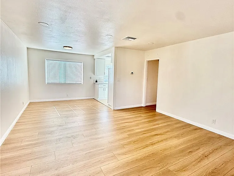 621 N Alhambra Ave — Photo 2