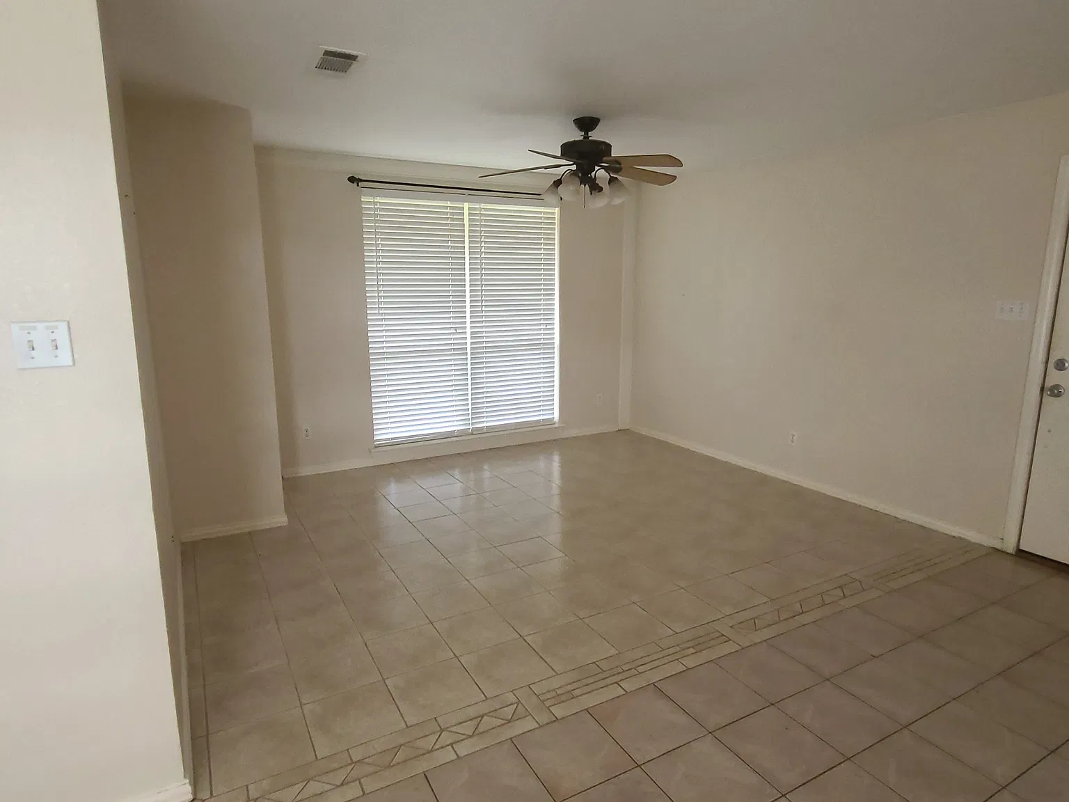2 bed, 1000 sqft, $2,500 — Photo 4