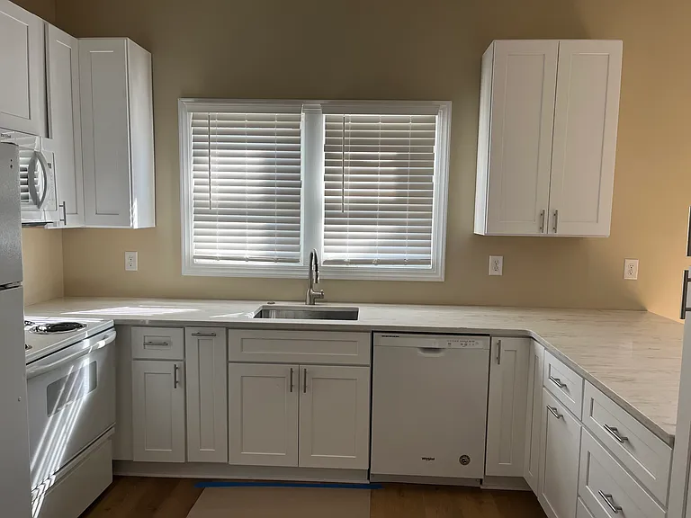 323 Caldwell Ave — Photo 10