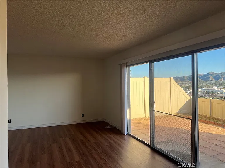 238 Hillcrest Dr — Photo 4