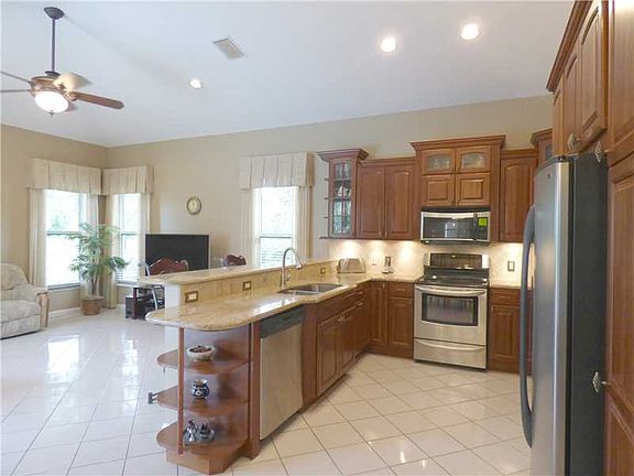 5th image of 740 Cypress Pointe Dr W