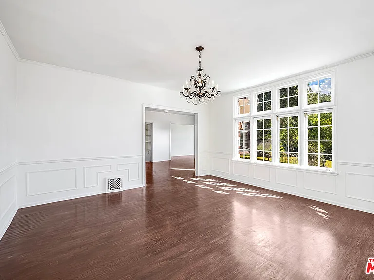 2441 Glendower Ave — Photo 14