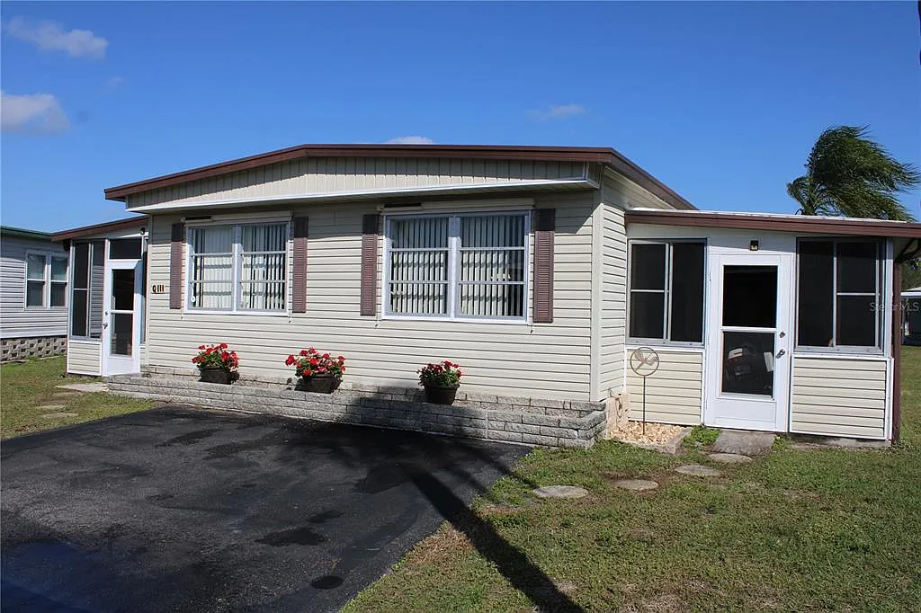 2 bed, 2.0 bath, 1056 sqft, $1,495 — Photo 2