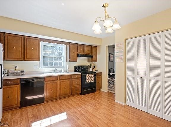 3rd image of 8442 Carriage Hill Dr NE