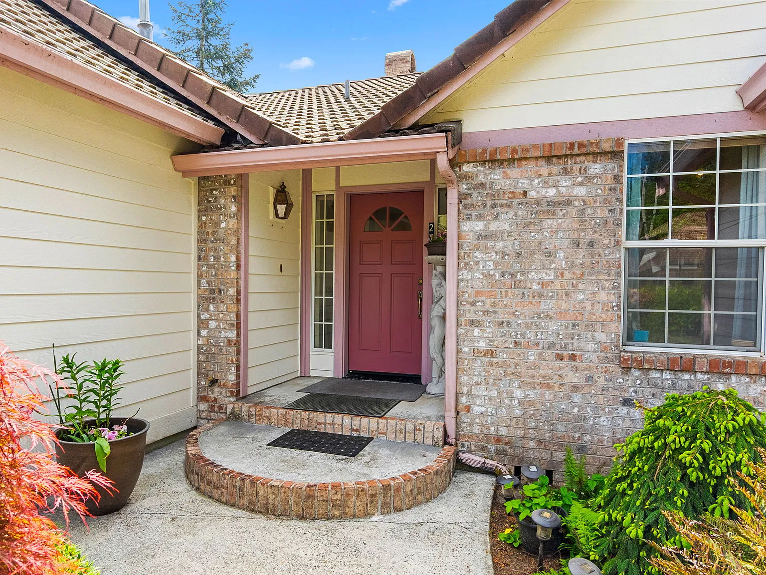 3 bed, 2.5 bath, 2108 sqft, $1,350 — Photo 3