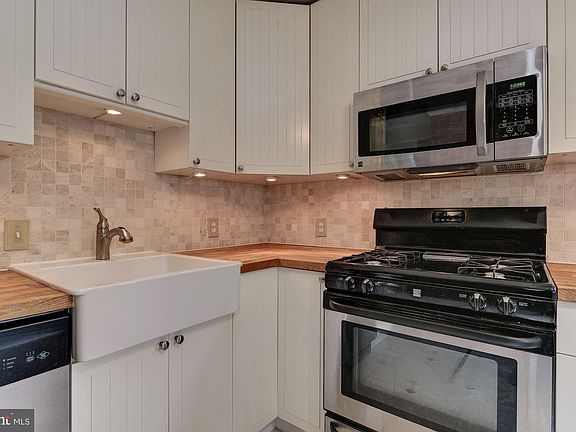 4th image of 320 Broadwood Dr