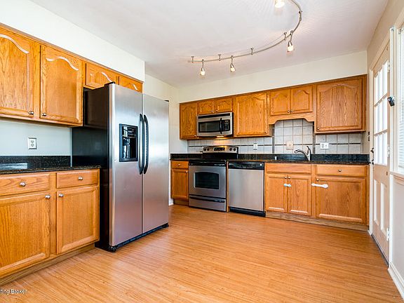 5th image of 411 Westwood Dr
