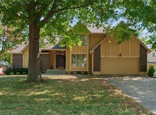 505 NW Ambersham Dr, Lees Summit, MO 64081