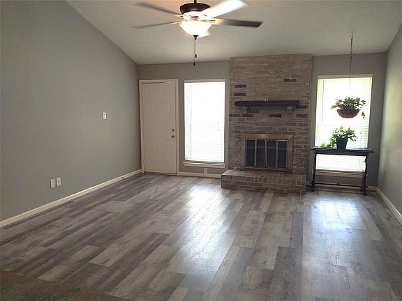 3rd image of 6220 Countryside Dr