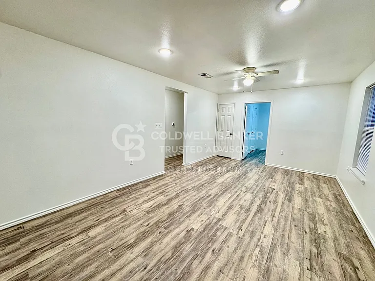 2123 E Broadway #2 — Photo 25