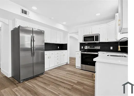 4 bed, 2304 sqft, $2,750 — Photo 3