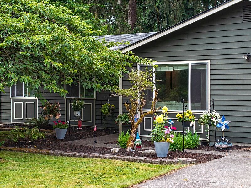 4th image of 8915 Quinault Drive NE