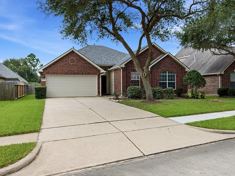 6706 Paigetree Ln — Photo 1