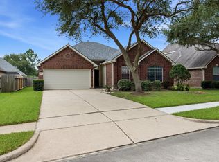6706 Paigetree Ln, Pearland, TX 77584