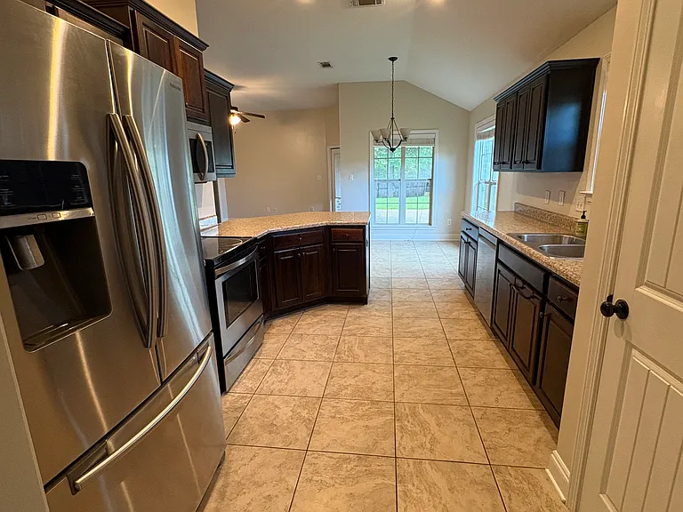 986 Tudor Ln — Photo 17