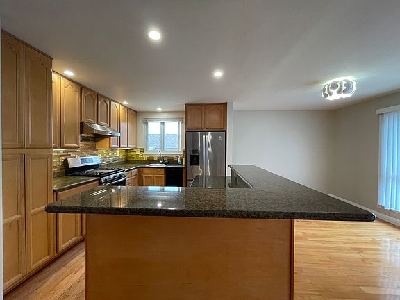 5th image of 52 Derby St