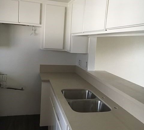 4th image of 4856 W 117th St APT 11