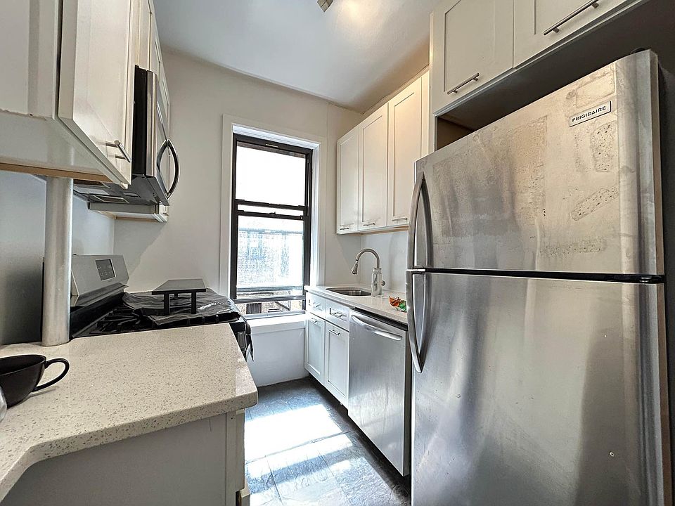 1st image of 326 Saint Johns Pl APT 3B