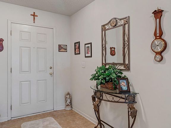 3rd image of 1421 Heather Ct