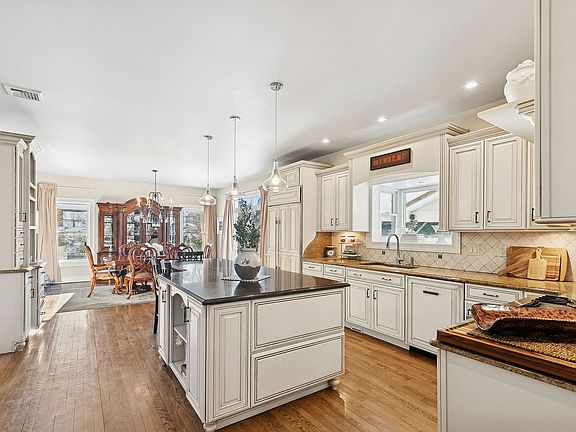 2nd image of 6 Dogwood St