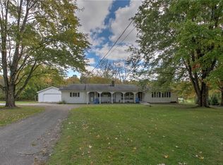 13393 Cedar Acres Dr, Chesterland, OH 44026