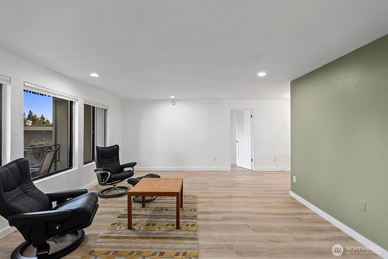5th image of 7064 35th Avenue NE #2