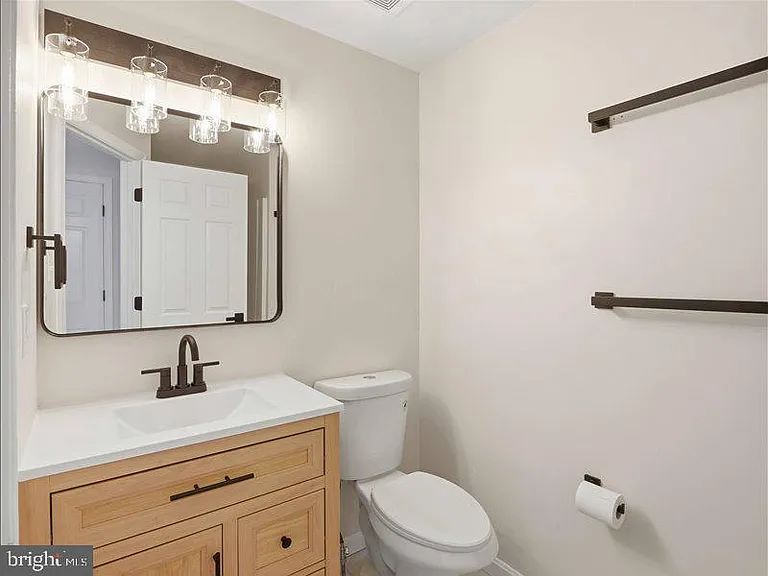 8026 Waterview Ct — Photo 23