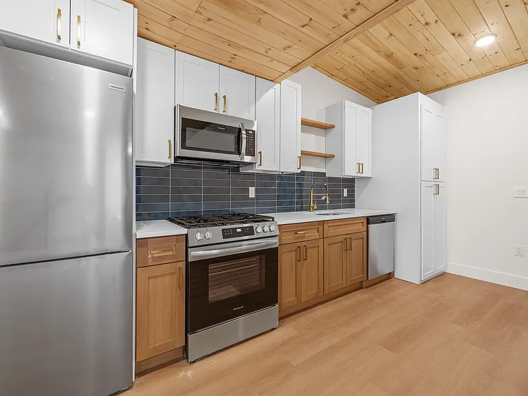 14 Westervelt Pl #3 — Photo 2