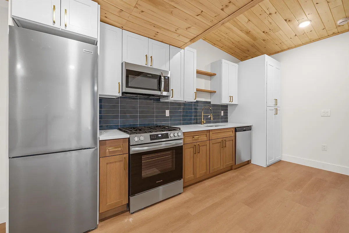 Building Photo - 14 Westervelt Pl #3