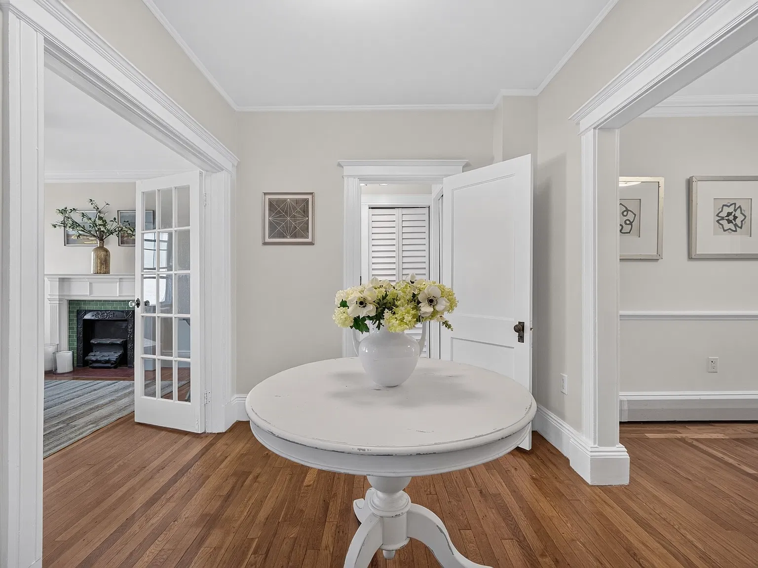 2 bed, 1.0 bath, 982 sqft, $4,350 — Photo 3
