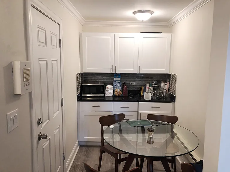2129 N Dayton St #G1 — Photo 4