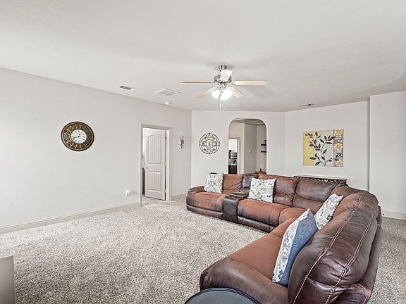 3rd image of 3923 Roma St