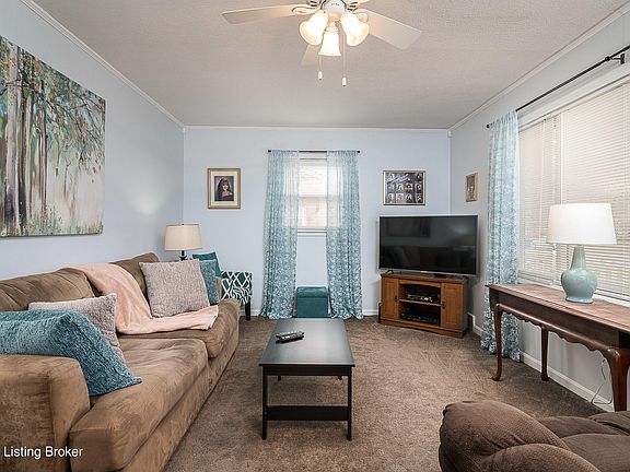 3rd image of 8211 Pandorea Dr