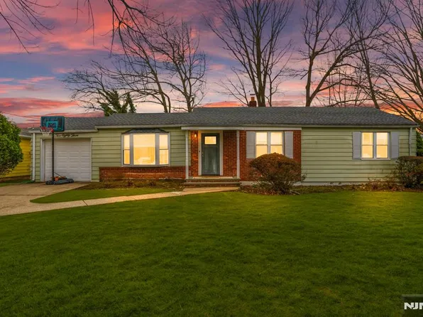 283 Taft Rd, River Edge, NJ 07661